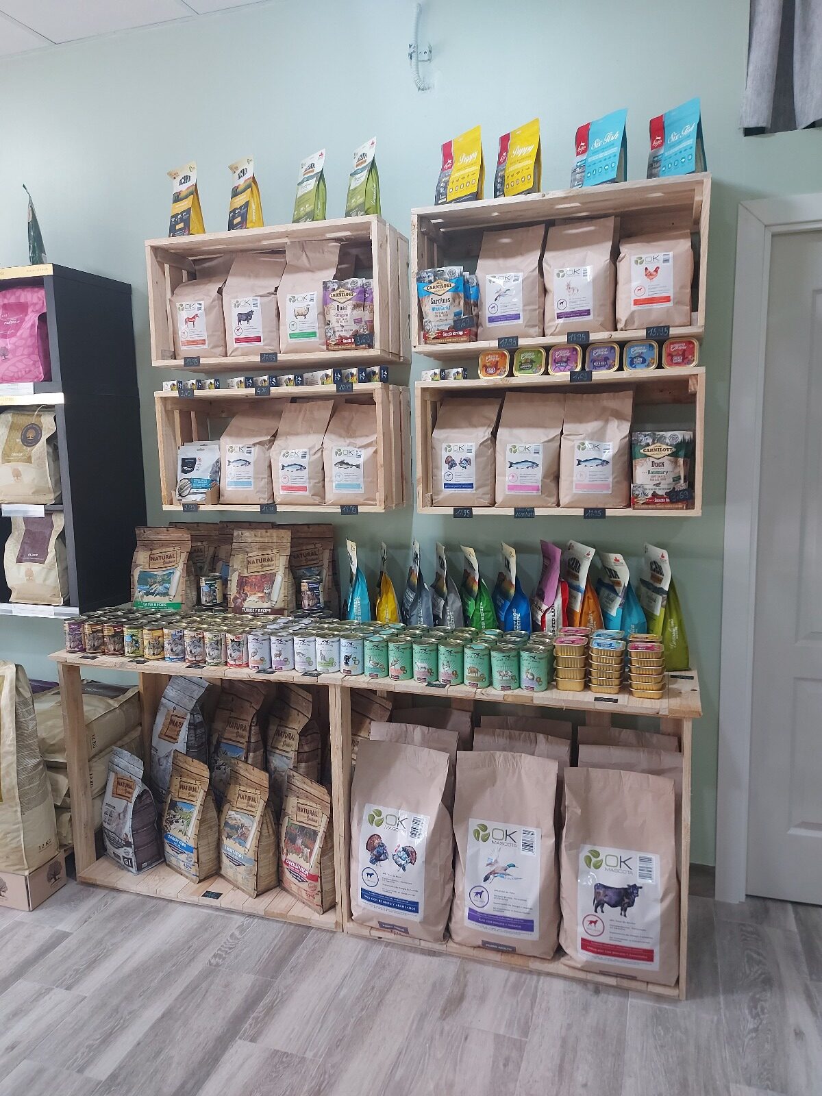 Tienda de alimentación natural para mascotas en Málaga
